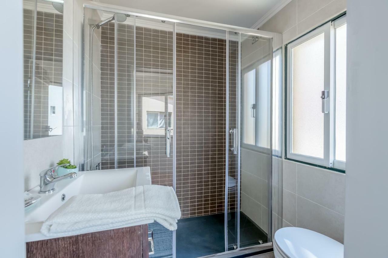 Bright & Spacious Alfama Apartment, By Timecooler Lisbona Esterno foto