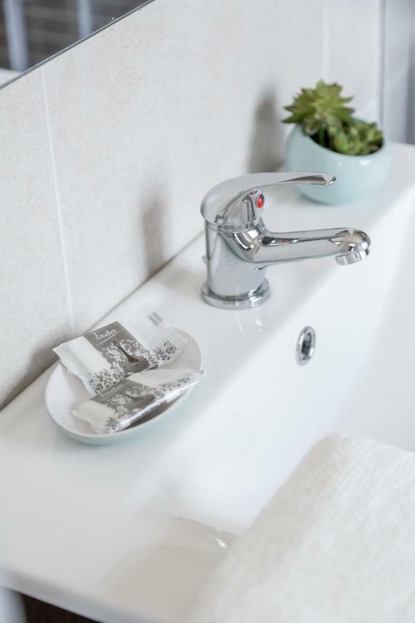 Bright & Spacious Alfama Apartment, By Timecooler Lisbona Esterno foto