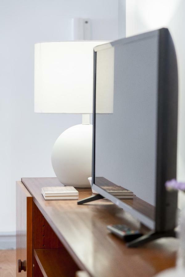 Bright & Spacious Alfama Apartment, By Timecooler Lisbona Esterno foto