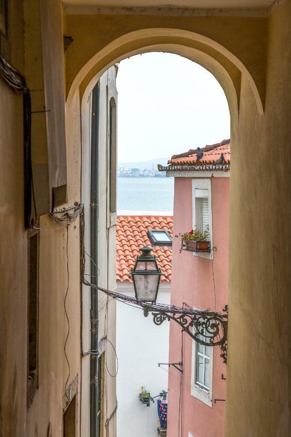 Bright & Spacious Alfama Apartment, By Timecooler Lisbona Esterno foto
