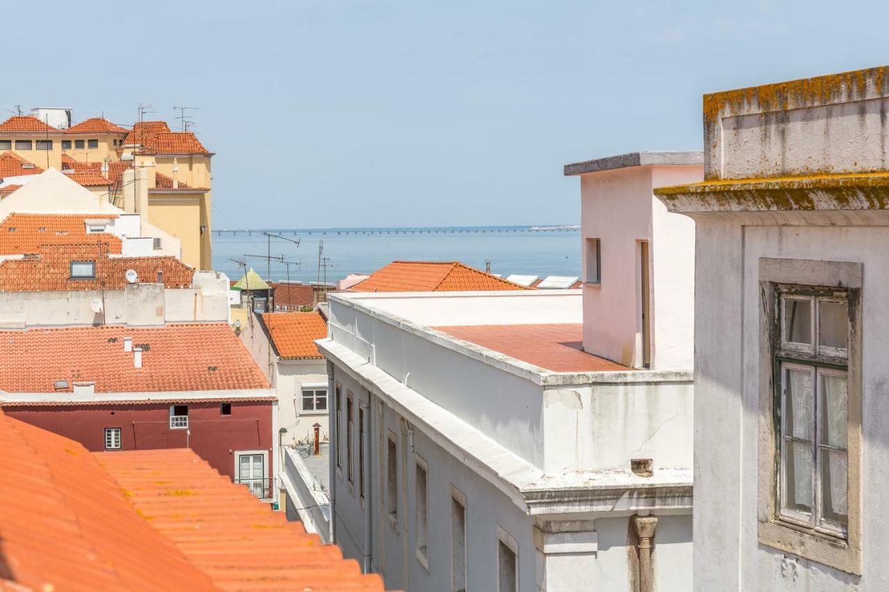 Bright & Spacious Alfama Apartment, By Timecooler Lisbona Esterno foto